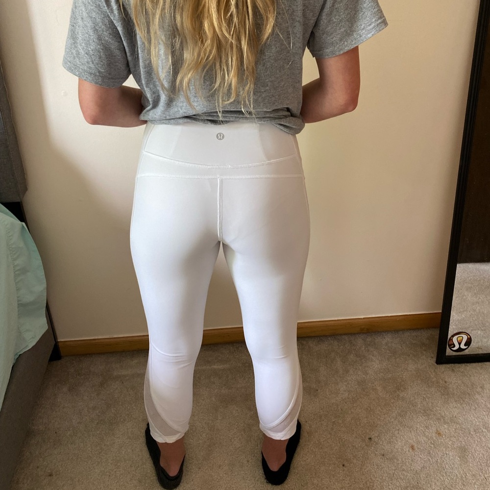 White Lace Lululemon Leggings Size 4 Cropped
